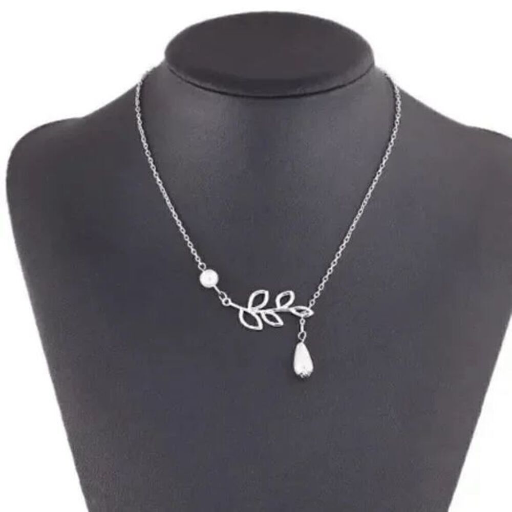 Silver Ladies Leaf Pearl Fashion Necklace